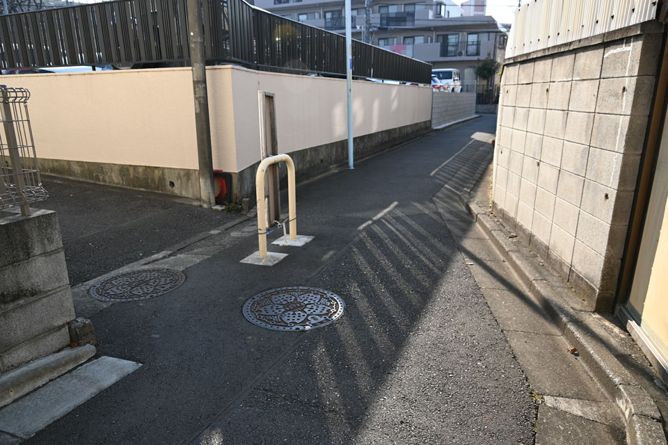 西へ