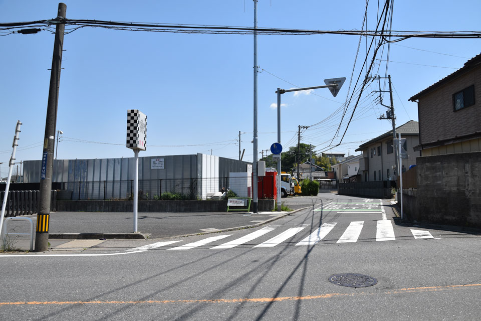 東へ