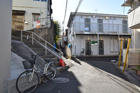 崖と細道