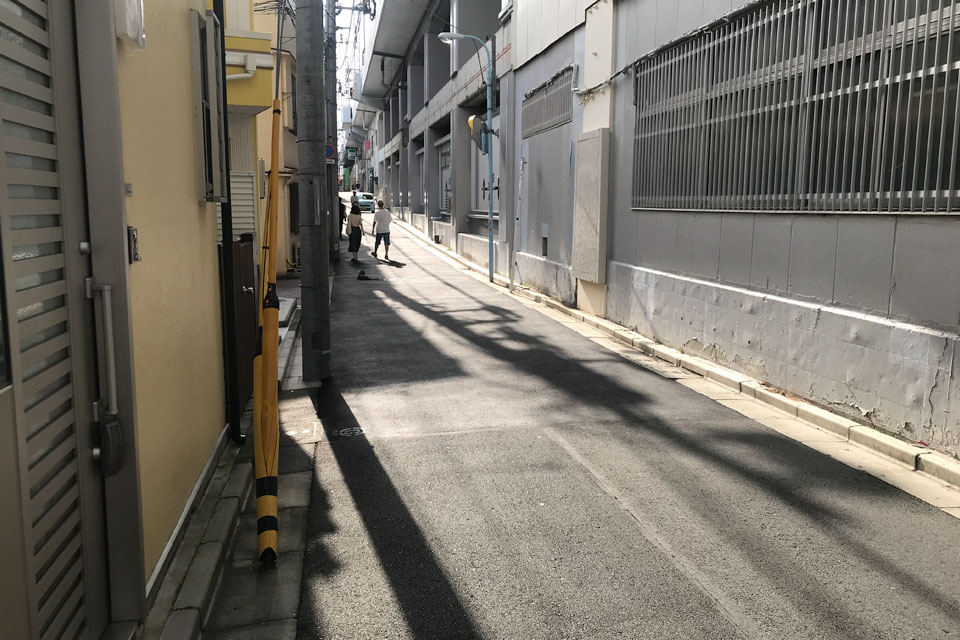 ガード下