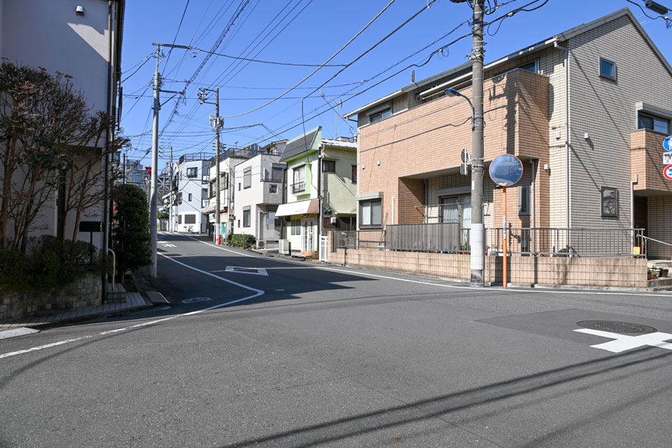 西へ