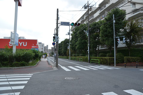 西武青果市場前交差点