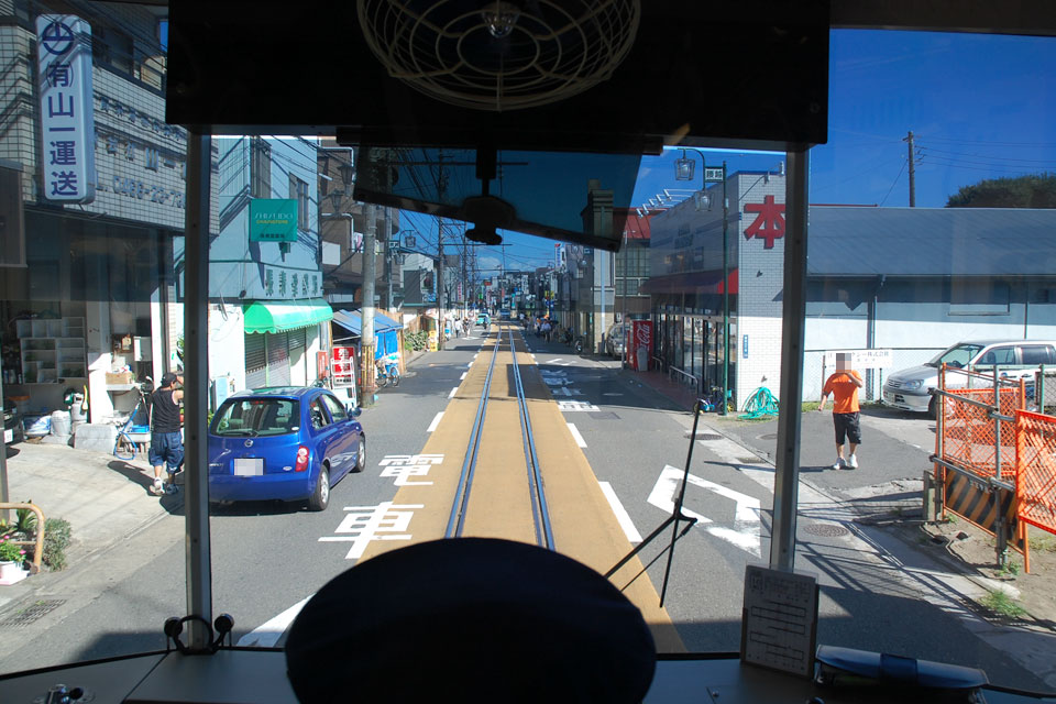 路面を行く