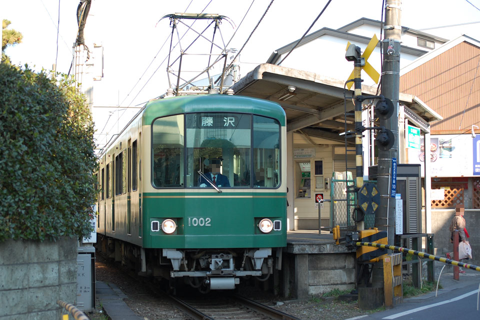 1002F