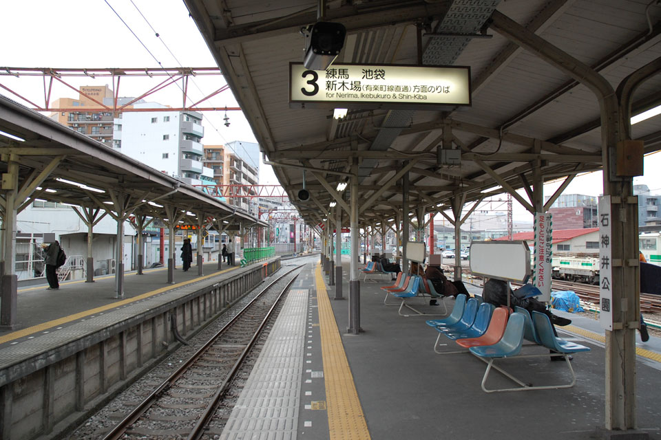 上り線ホームの屋根