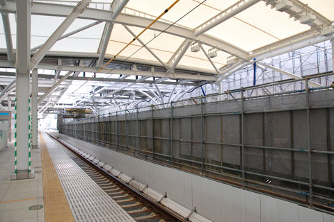 下り高架ホーム中央部