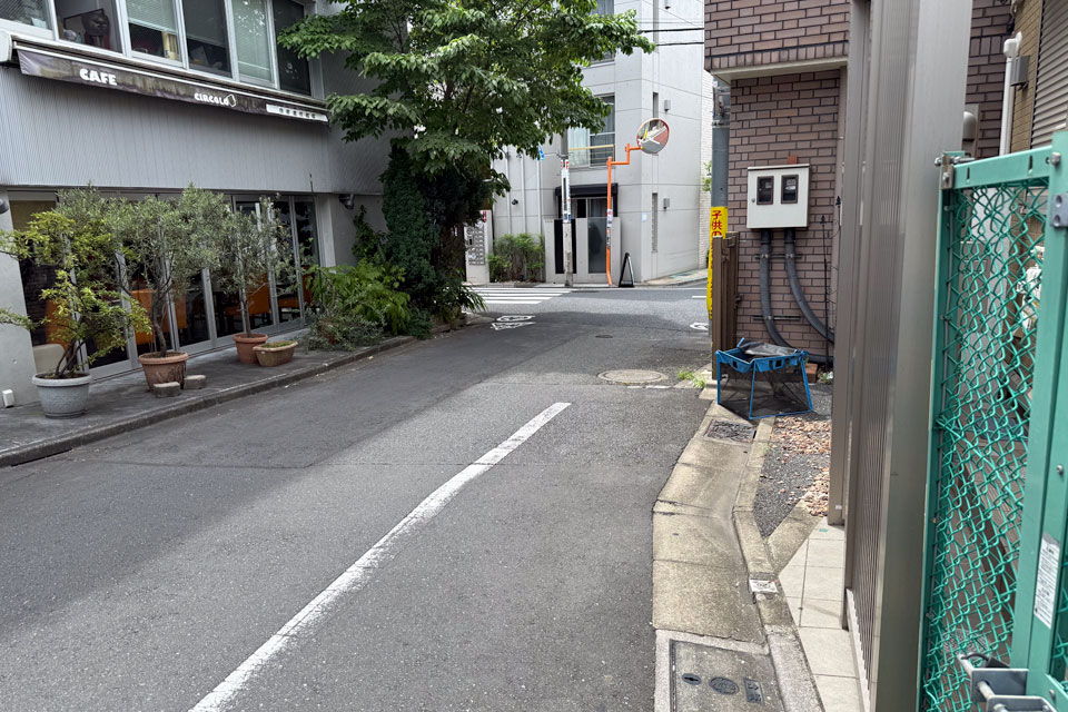 太子堂中央街へ