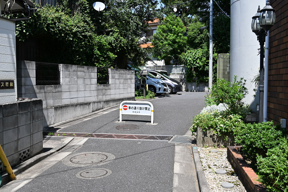 車止めとグレーチング
