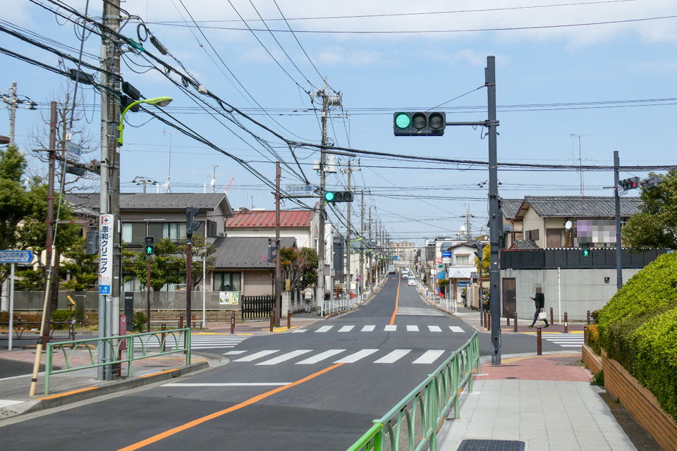 ユリの木公園交差点