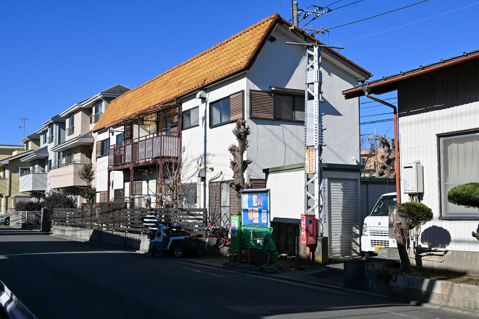 架線柱ではない